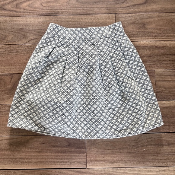 High Quality | Size XS | Thick Pleated Fall Skirt - Picture 1 of 6